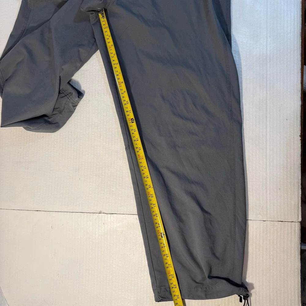 Nike Dri Fit Mens‎ M Athletic Pants Gray Elastic Waist Drawstring bottom Pockets